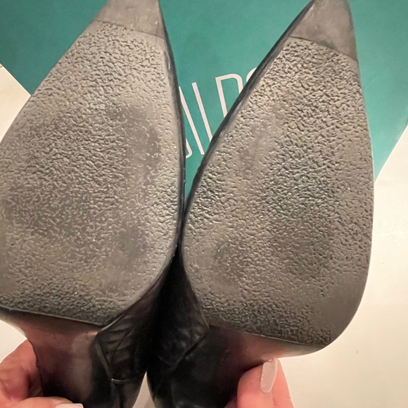 Pointed toe leather booties - Picture 5 of 5